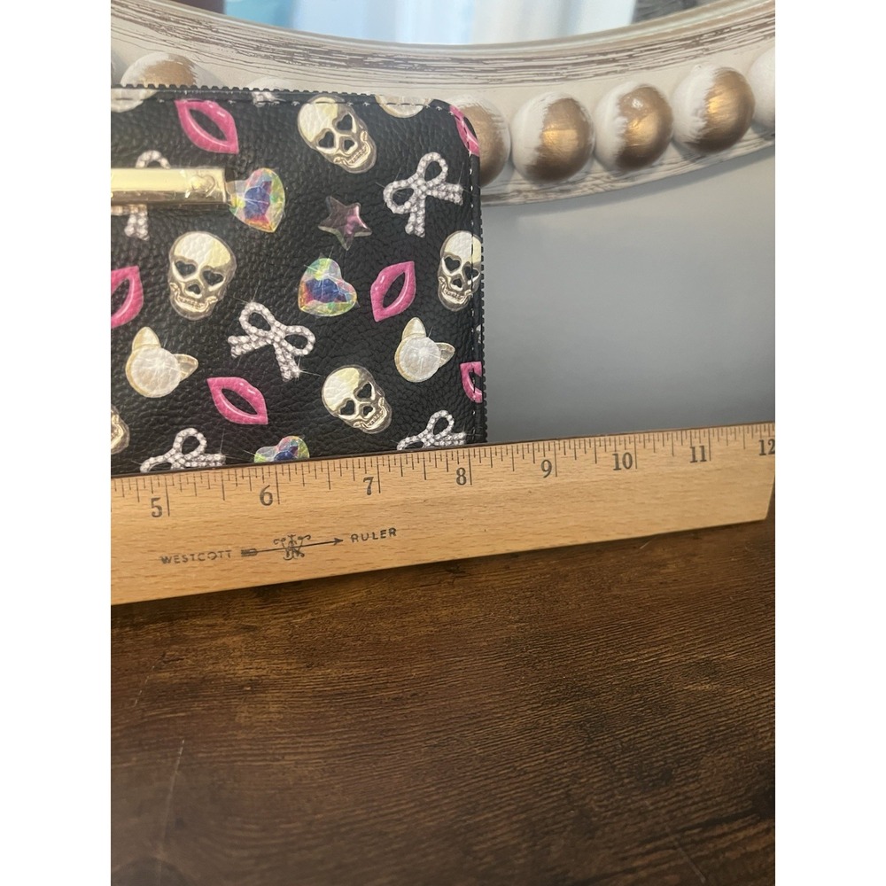 Betsey Johnson Skull Print Zip Wallet Wristlet Black Pink Hearts Bows - Picture 10 of 11